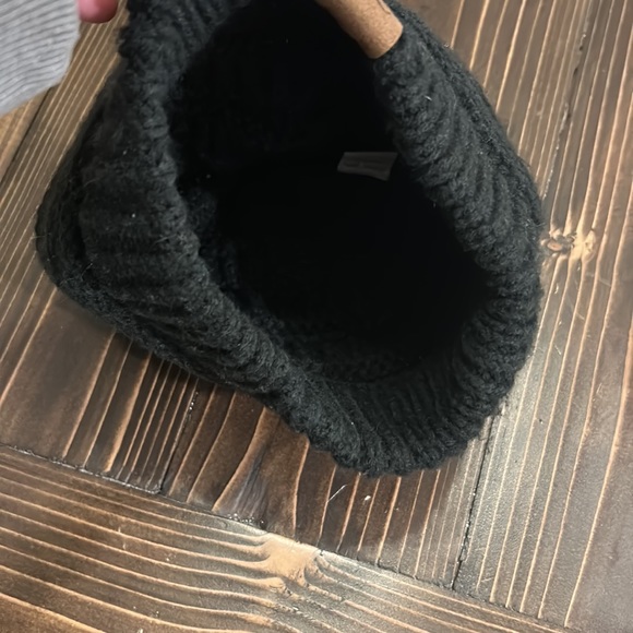 Two women’s CC beanies - Picture 4 of 9